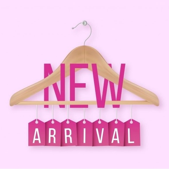 PLEASE LIKE FOR WHEN I GO LIVE LUXURY LISTINGS!!! - Picture 7 of 12